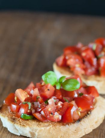 Atšķirības starp krostini (crostini) un brusketas (bruschetas, brušetas), tomātu salsa